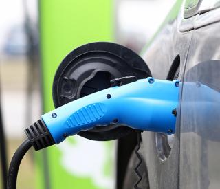 Electric vehicle charging station